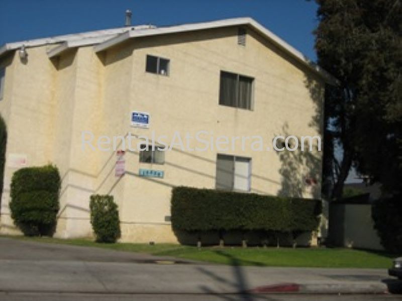 13539 Saticoy Street building