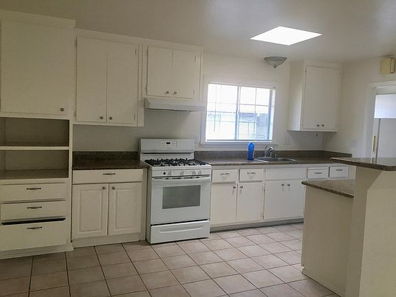 5th image of 921 Hill St #2