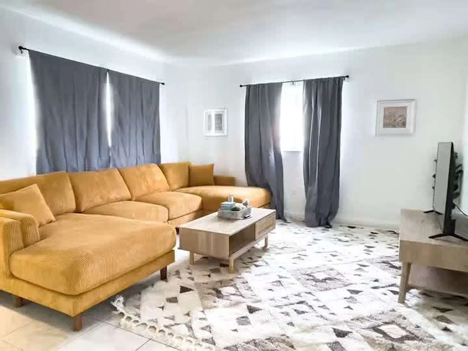 2 bed, 1.0 bath, 699 sqft, $2,559 — Photo 2