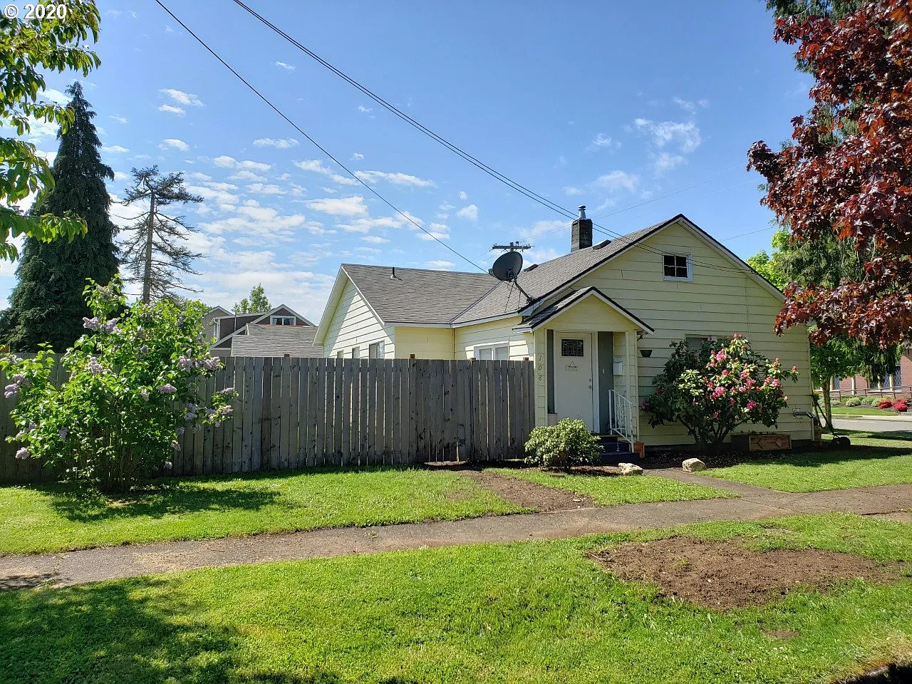 108 NE Sherman St photo 1