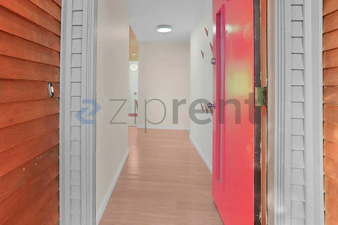 4 bed, 2300 sqft, $3,695 — Photo 2