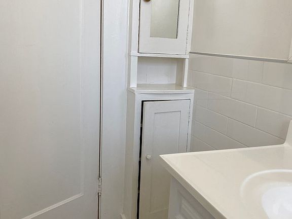 4th image of 2936 Polk St #9