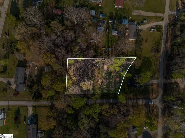 125 Fall St, Woodruff, SC 29388