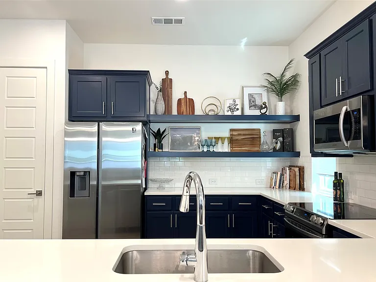2823 Stanley Ave — Photo 4