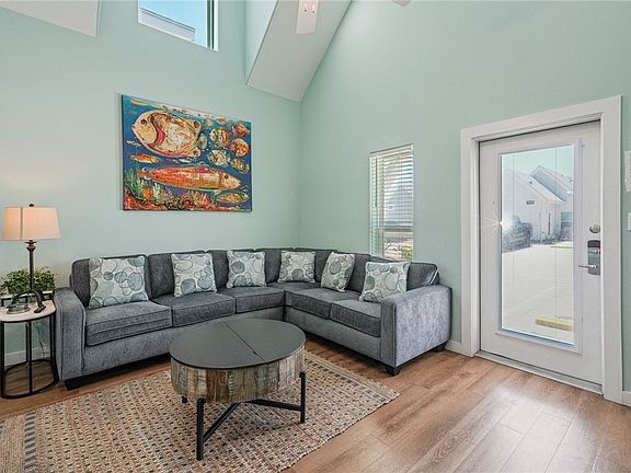 4th image of 14916 Pirates Cove Dr