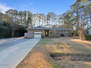 1113 Pine Valley Rd, Jacksonville, NC 28546