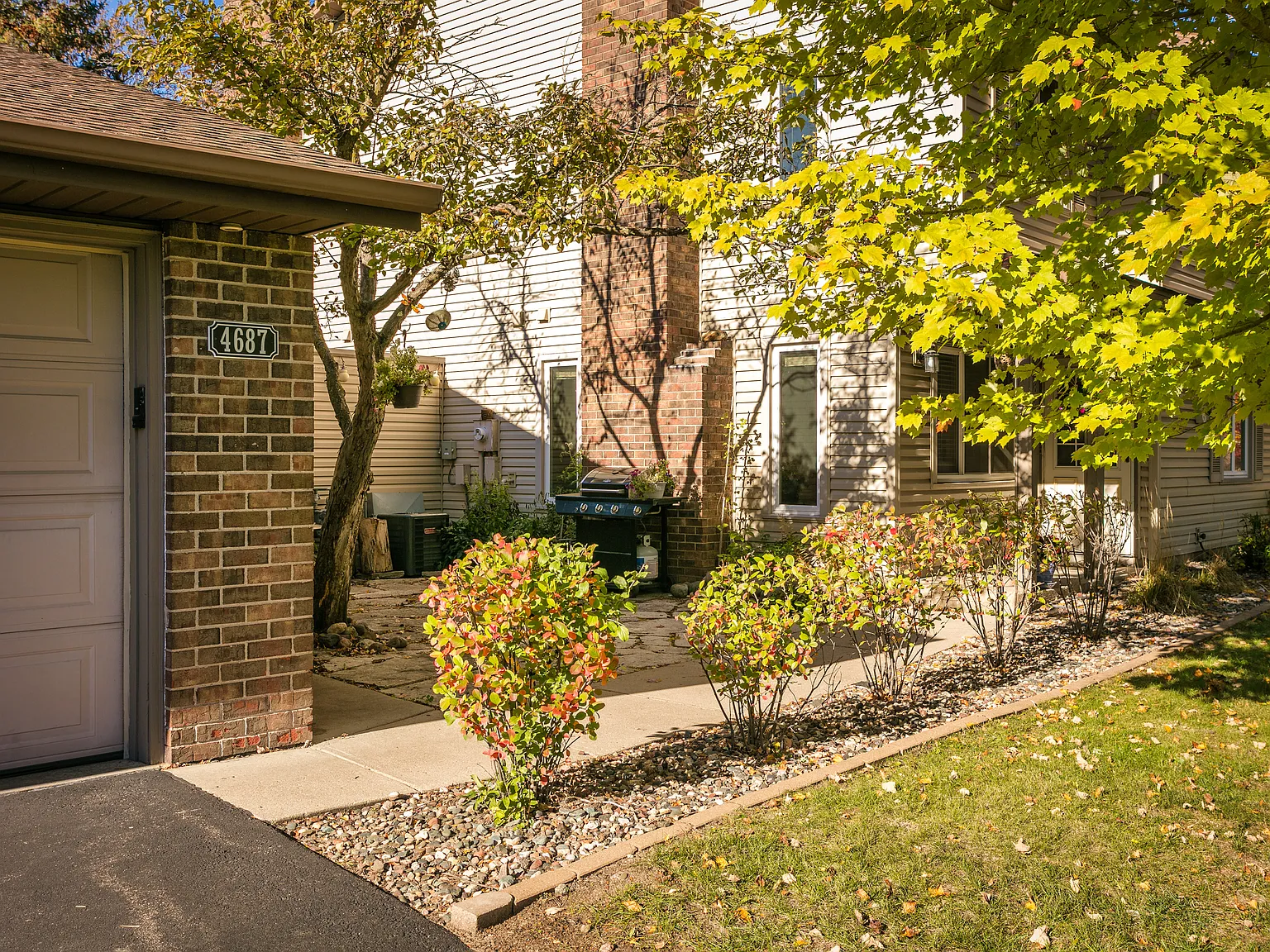 2 bed, 1092 sqft, $2,300 — Photo 3