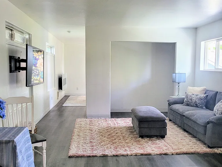 1103 S 32nd Ave #B — Photo 3