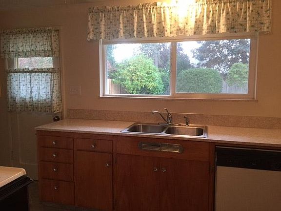 4th image of 1374 Lenore Dr