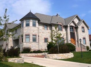 19070 Edmonton Dr, Brookfield, WI 53045