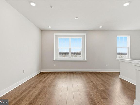 5th image of 204A Dock St
