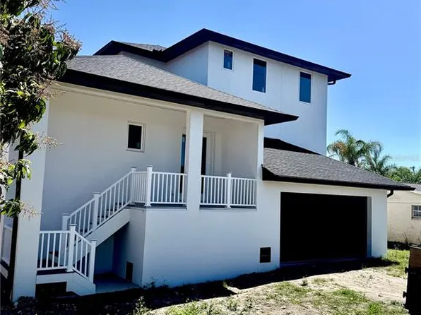 9832 Island Harbor Dr, Port Richey, FL 34668