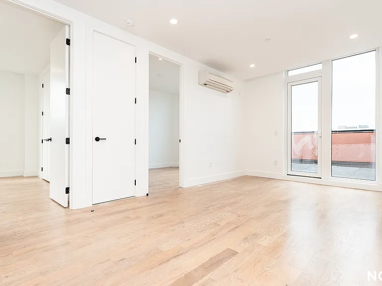 230 N 7th St #201 — Photo 3