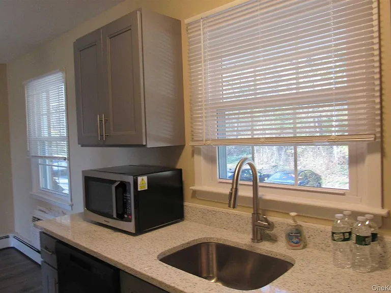 37 Alpine Dr #E — Photo 4