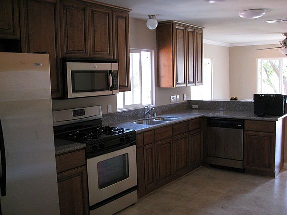 GRANITE COUNTER, STAINLESS APPLIANCES ALL NEW KITCHEN!