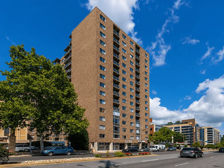 8200W Apartments — Photo 8