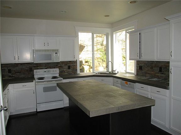 5th image of 6308 Nathan Pl SE