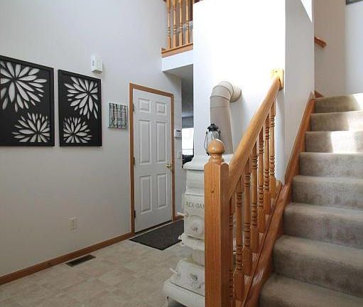 4th image of 393 Moss Ct