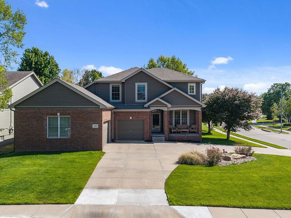 1st image of 18025 Dewey Cir