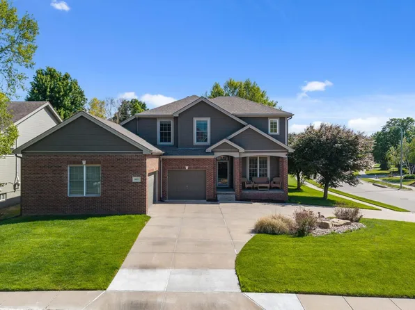 18025 Dewey Cir, Elkhorn, NE 68022