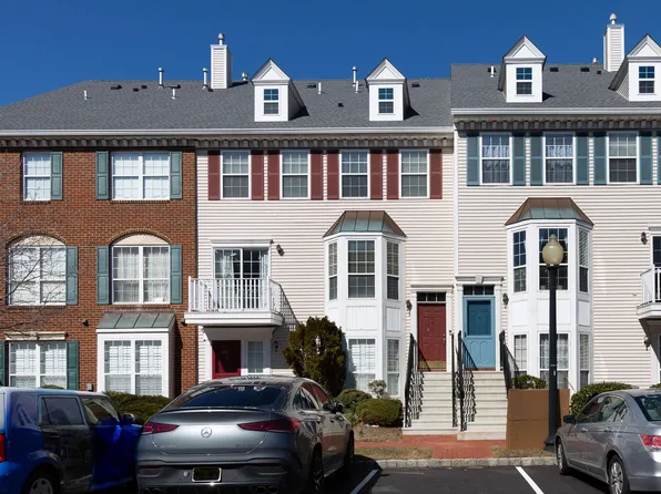3 Redwood St, Jersey City, NJ 07305