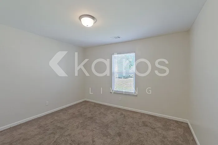 102 Lord Effingham Way — Photo 11