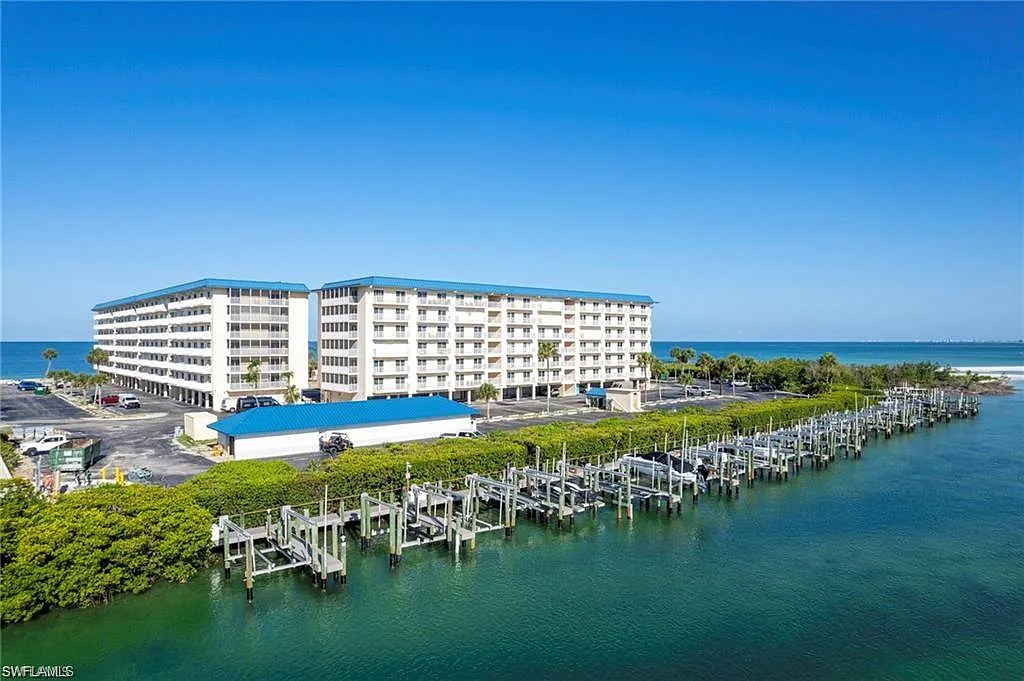 Bonita Beach Club — Photo 2