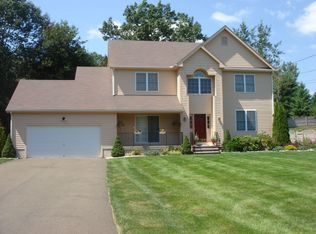 91 Farm Brook Ct, Hamden, CT 06514