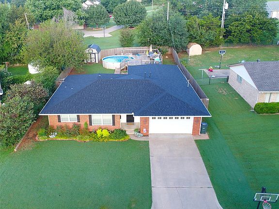 3rd image of 38 S Meadowhill Dr