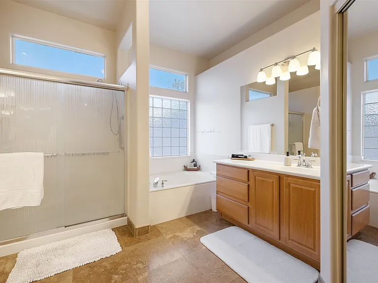 4577 E Buckhorn Trl — Photo 4