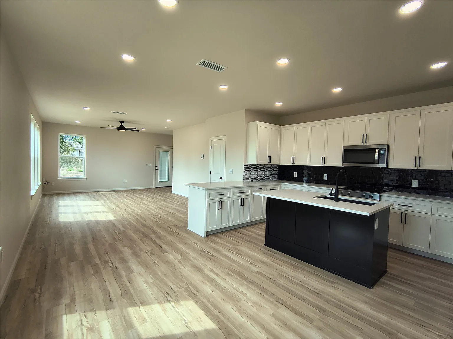 3 bed, 2.5 bath, 1790 sqft, $2,200 — Photo 3