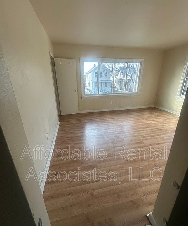 2nd image of 1406 W Walker St