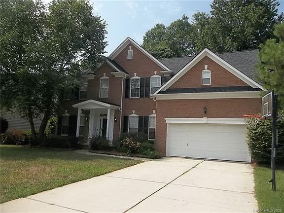 3rd image of 604 Queenswater Ln