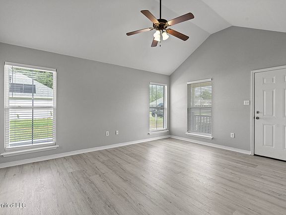 4th image of 325 Twin Lakes Blvd