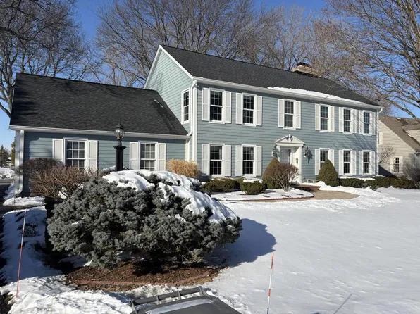 2404 West Plum Tree COURT, Mequon, WI 53092