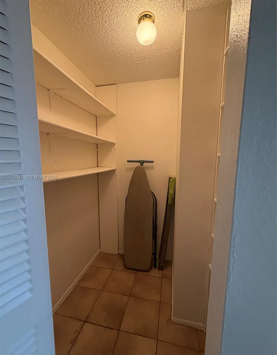 1825 W 44th Pl — Photo 3