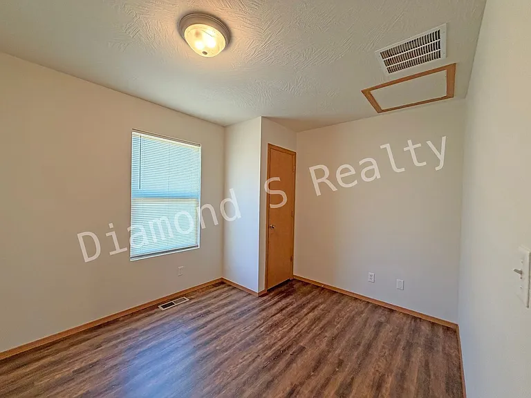 2214 N East Ave — Photo 20