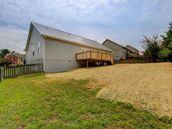 3rd image of 835 Claybrook Ct