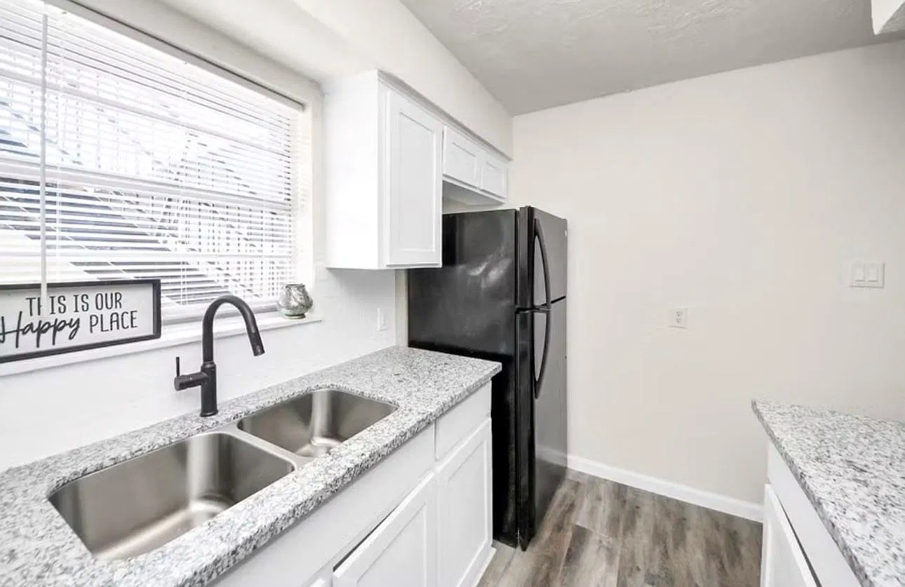 2 bed, 1.0 bath, 9900 sqft, $1,200 — Photo 3