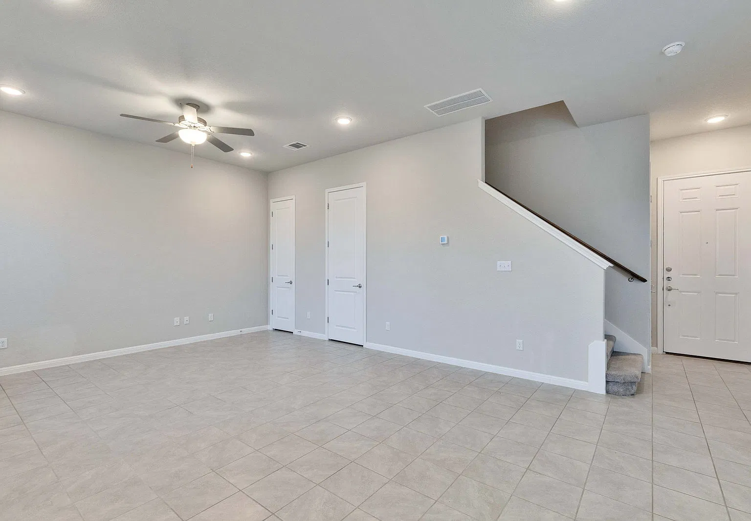 3 bed, 2.5 bath, 1615 sqft, $1,750 — Photo 4