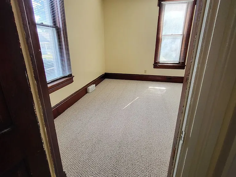 1107 Linden Ave — Photo 5