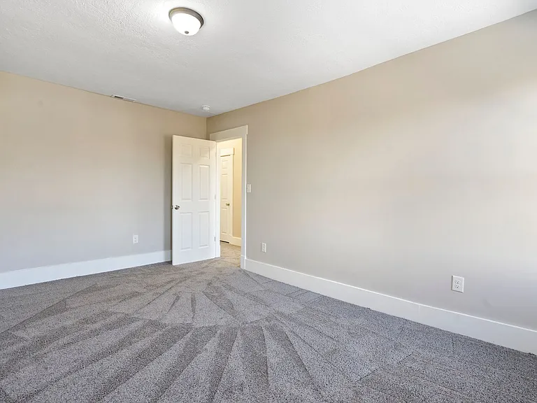 329 Quincy Ave — Photo 21