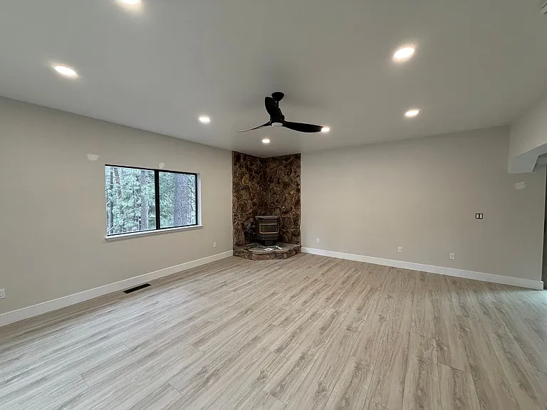 1900 Apache Ave — Photo 2