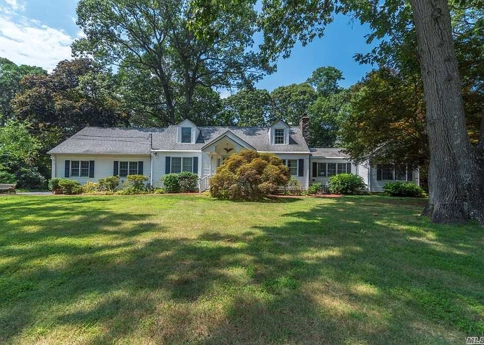 1st image of 25 Woodbine Ave