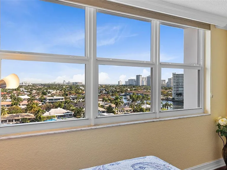 2881 33rd Ct #Penthouse A — Photo 1