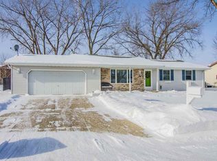 37 Regal Ter, Appleton, WI 54915