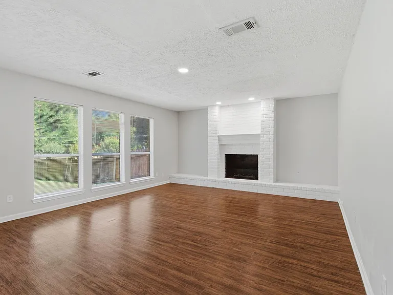 1122 Tigris Ln — Photo 10