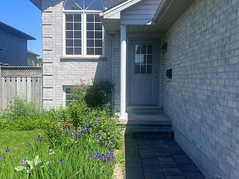 472 Talltree Cres — Photo 2