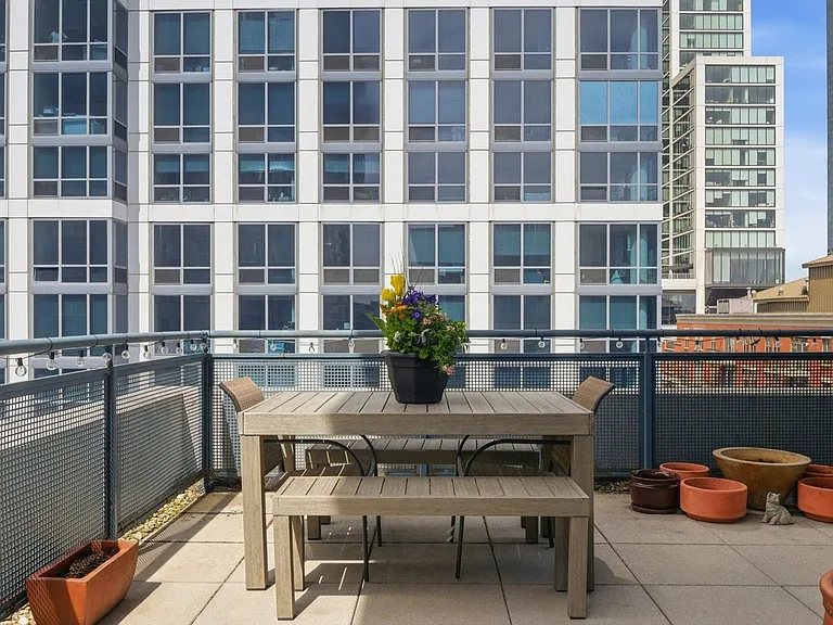 125 E 13th St #1401 — Photo 16