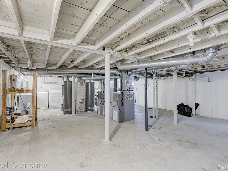243 W Webster St — Photo 17